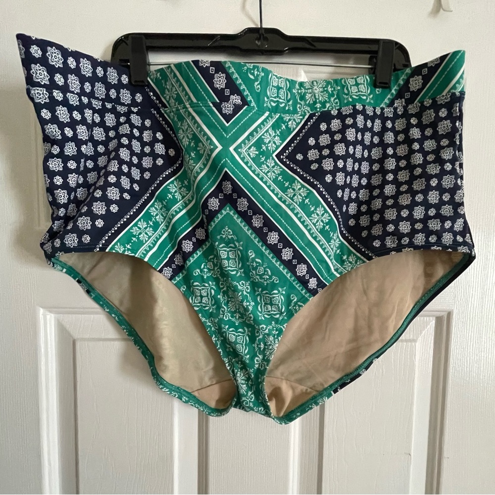 Cacique swim bottoms - size 26